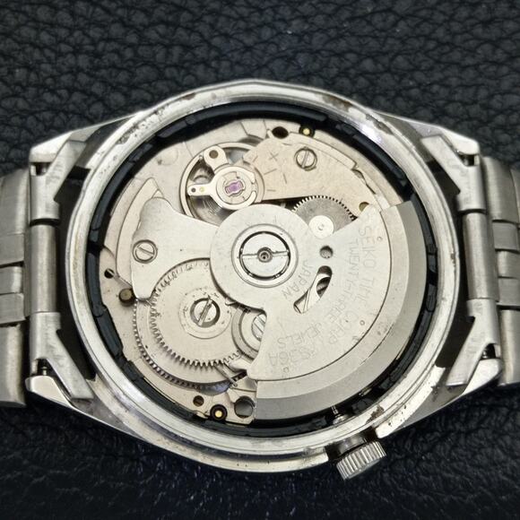 Vintage 1975 Seiko Automatic Mens Silver Watch W/daydate & Gold accents - Picture 9 of 10